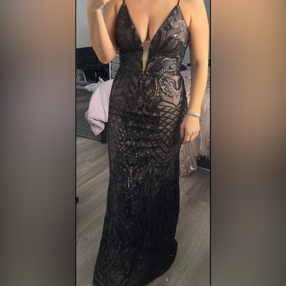 Betsy Adam sz 6 black gown